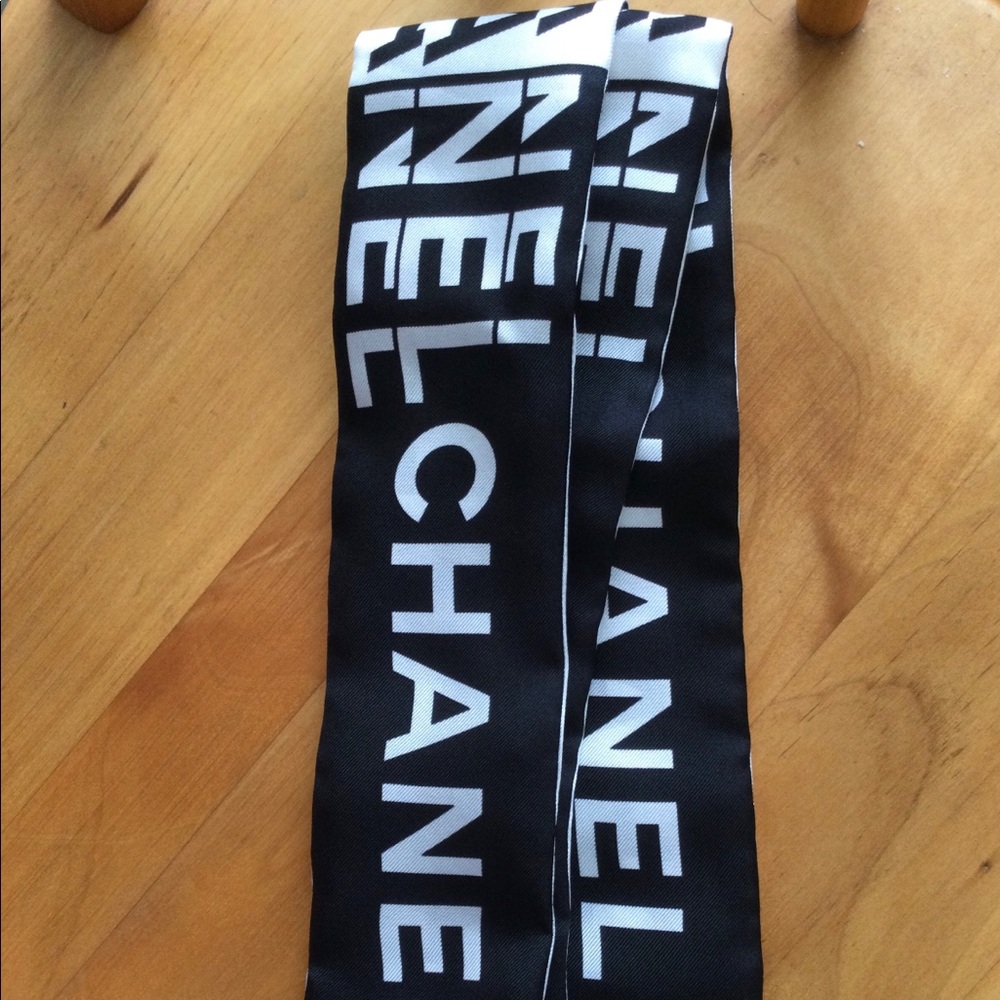 Chanel classic silk bandeau twilly